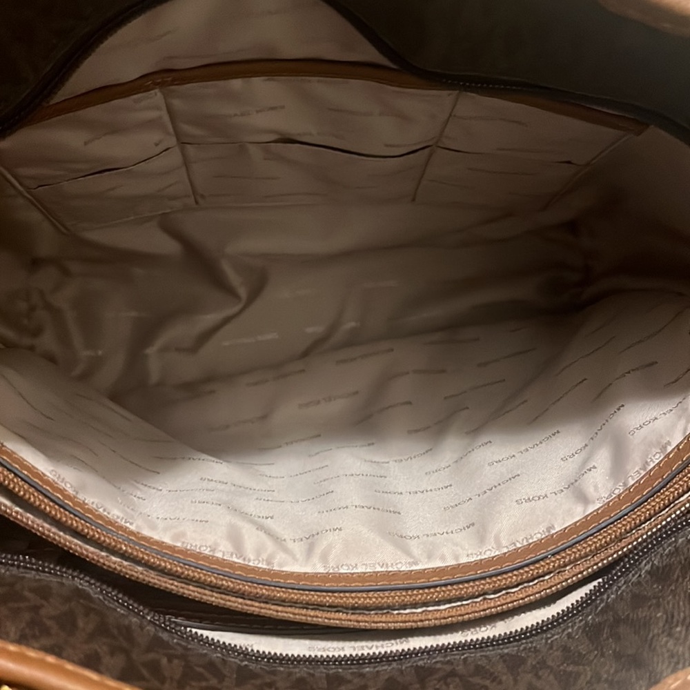 Michael Kors Medium Monogram Bag - Picture 3 of 5